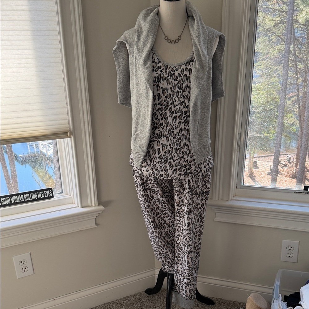 Karen Neuburger Live Love Lounge 3 Piece Leopard Print Set, Medium, Like New